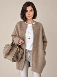 Carla | Cardigan chic in cashmere