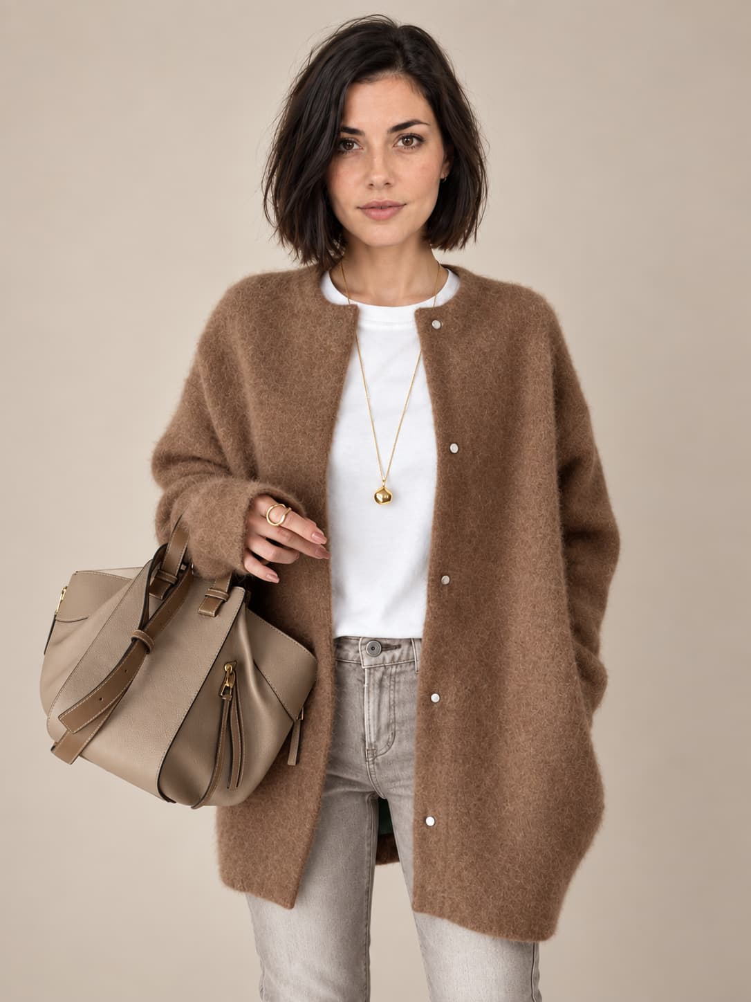 Carla | Cardigan chic in cashmere