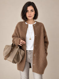 Carla | Cardigan chic in cashmere