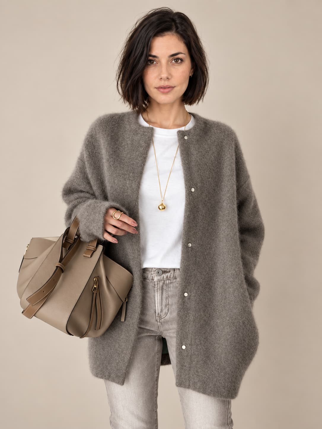Carla | Cardigan chic in cashmere