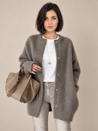 Carla | Cardigan chic in cashmere
