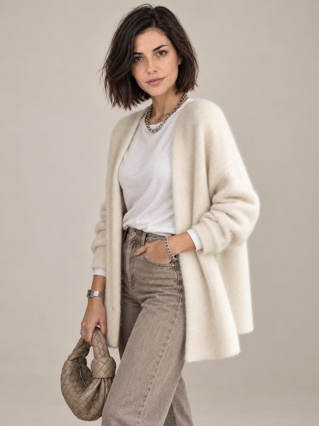 Carla | Cardigan chic in cashmere