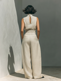 Maria | Completo minimalista da donna composto da t-shirt e pantaloni ampi in cotone e lino