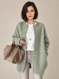 Carla | Cardigan chic in cashmere
