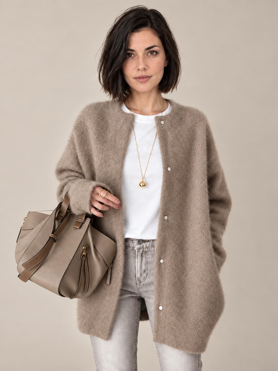 Carla | Cardigan chic in cashmere