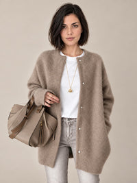 Carla | Cardigan chic in cashmere